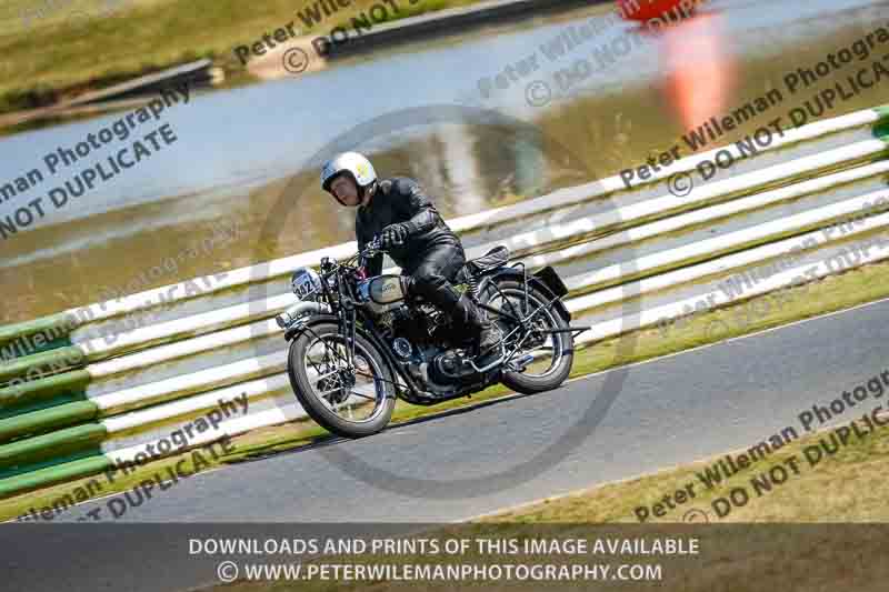 Vintage motorcycle club;eventdigitalimages;mallory park;mallory park trackday photographs;no limits trackdays;peter wileman photography;trackday digital images;trackday photos;vmcc festival 1000 bikes photographs